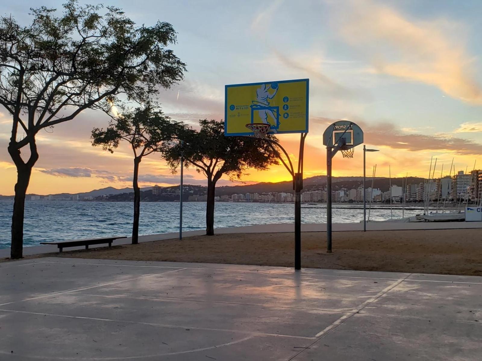Casita De La Playa Con Parking Villa Palamos Luaran gambar